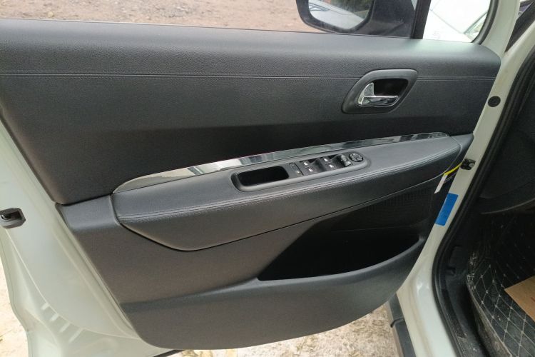 标致3008 2013款 1.6THP 自动至尚版中控内饰7001