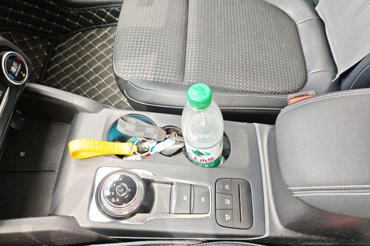 福特 福克斯 2020款 三厢 EcoBoost 180 自动锋潮型中控内饰7009