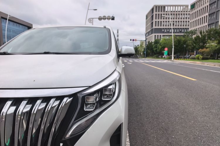 广汽传祺 传祺M8 2023款 领秀系列 390T 豪华版车身外观6011