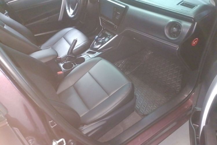 丰田 雷凌 2017款 改款双擎 1.8H GS E-CVT精英天窗版 国V中控内饰7004