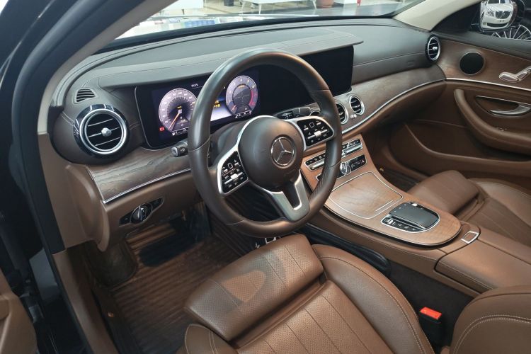 奔驰E级 2020款 改款 E 260 L中控内饰7003