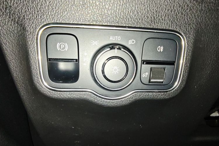 奔驰GLB 2021款 GLB 200 动感型局部细节9007