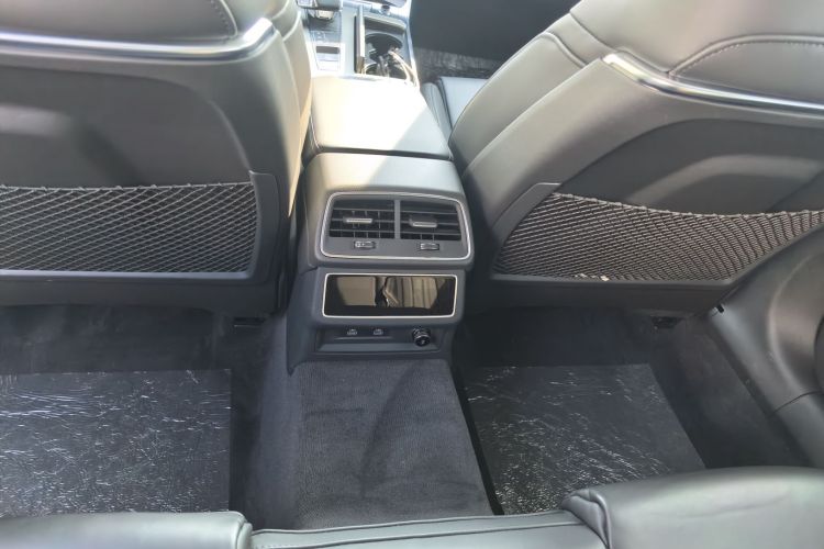 奥迪A6L 2024款 45 TFSI 臻选致雅型中控内饰7007