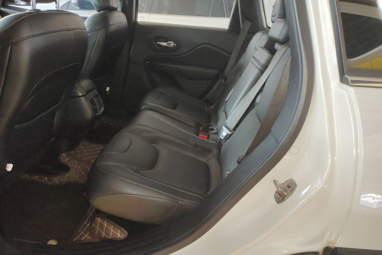 Jeep 自由光 2016款 2.4L 优越版中控内饰7001