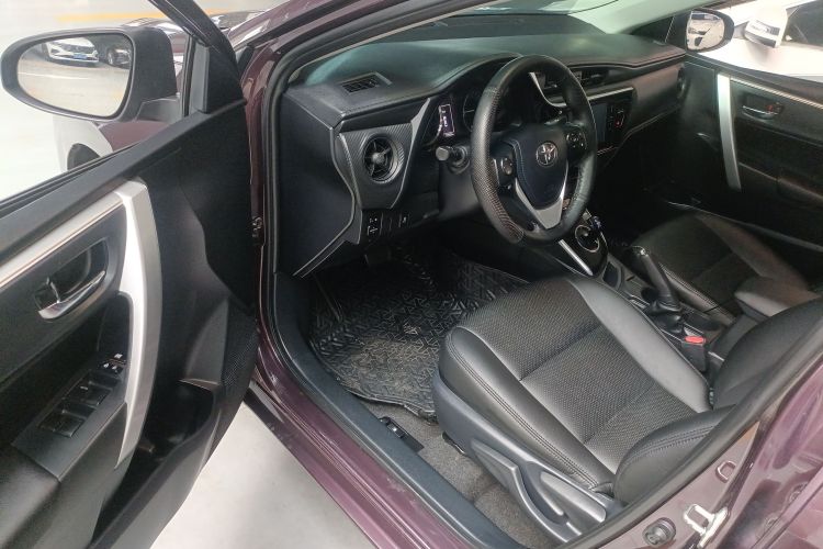 丰田 雷凌 2017款 改款双擎 1.8H GS E-CVT精英天窗版 国V中控内饰7002