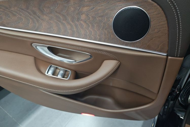 奔驰E级 2020款 改款 E 260 L中控内饰7008