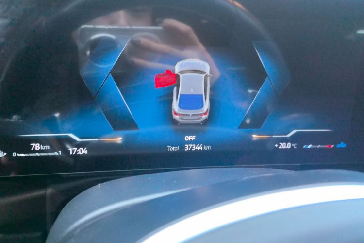 宝马4系 2023款 425i Gran Coupe M运动曜夜套装中控内饰15