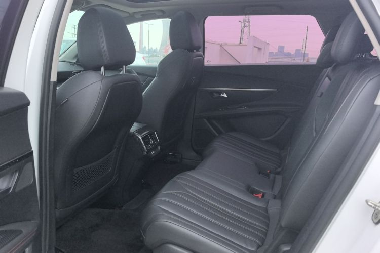 标致5008 2017款 380THP 7座无界版中控内饰7003