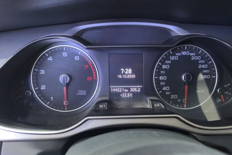 奥迪A4L 2015款 35 TFSI 自动舒适型中控内饰15