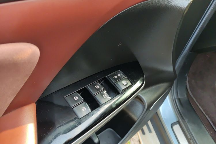 广汽传祺 传祺GS8 2017款 320T 两驱豪华智联版（七座）局部细节9002