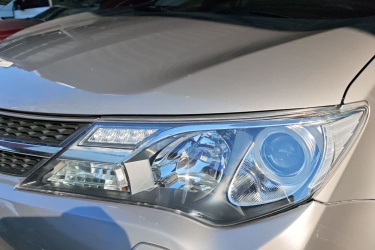 丰田 RAV4荣放 2015款 2.5L 自动四驱精英版局部细节36