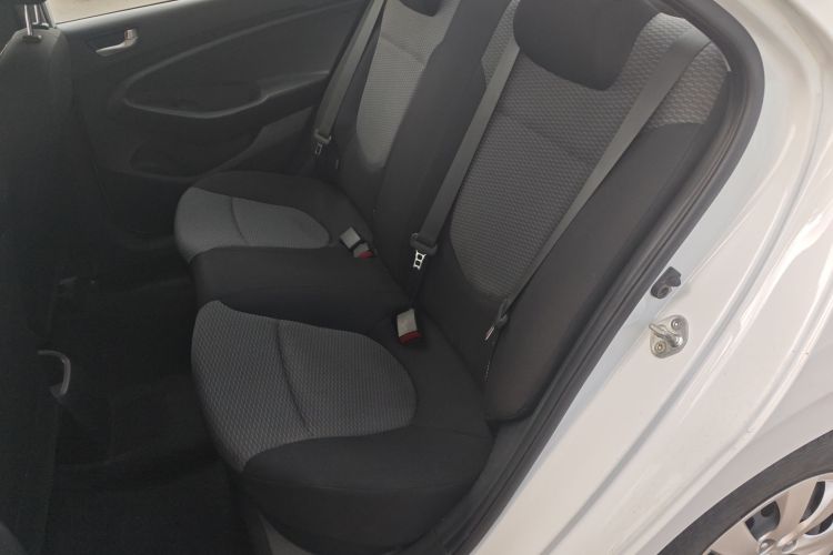 现代 瑞纳 2017款 1.4L 手动焕新版 国VI中控内饰7001