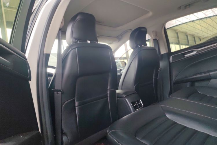 福特 蒙迪欧 2020款 EcoBoost 180 时尚型中控内饰7008