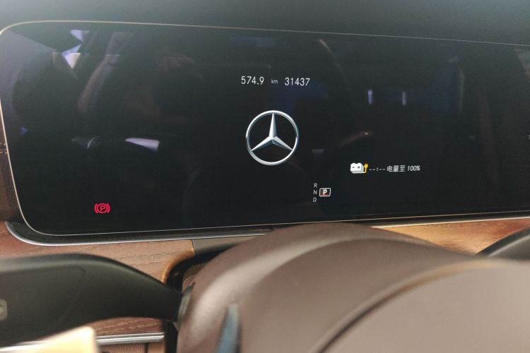 奔驰E级新能源 2023款 E 350 e L 插电式混合动力轿车中控内饰15
