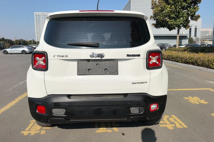 Jeep 自由侠 2018款 互联大屏版 180T 自动动能版+车身外观6006