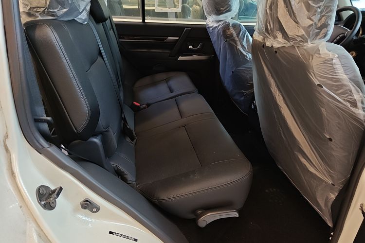 三菱 帕杰罗（平行进口）中控内饰7001