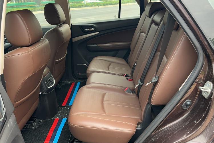 比亚迪S7 2015款 2.0T 升级版 自动尊贵型中控内饰21