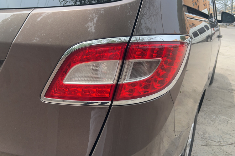 别克GL8 2013款 2.4L CT豪华商务舒适版车身外观6006