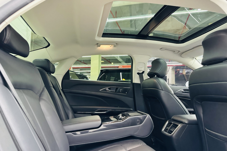 福特 金牛座 2019款 EcoBoost 245 尊享版局部细节22