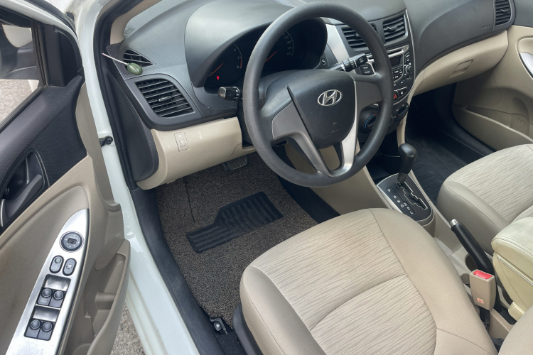 现代 瑞纳 2014款 1.4L 自动智能型GLS中控内饰7003