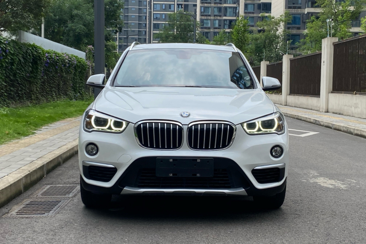 宝马X1 2018款 sDrive18Li 尊享型车身外观2