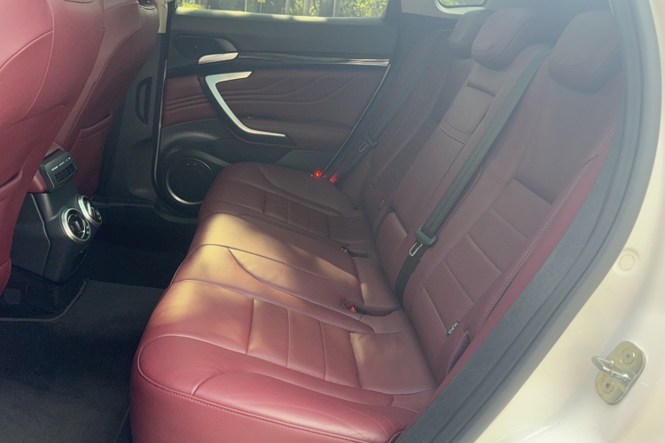 魏牌 VV7 2017款 2.0T 旗舰型中控内饰21