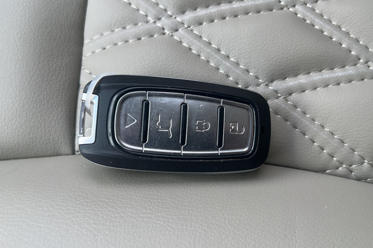 别克GL8 2013款 2.4L CT豪华商务舒适版中控内饰7001