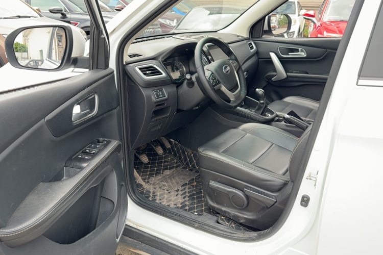 SWM斯威汽车 SWM斯威X7 2016款 1.5T 手动豪华型 7座中控内饰20