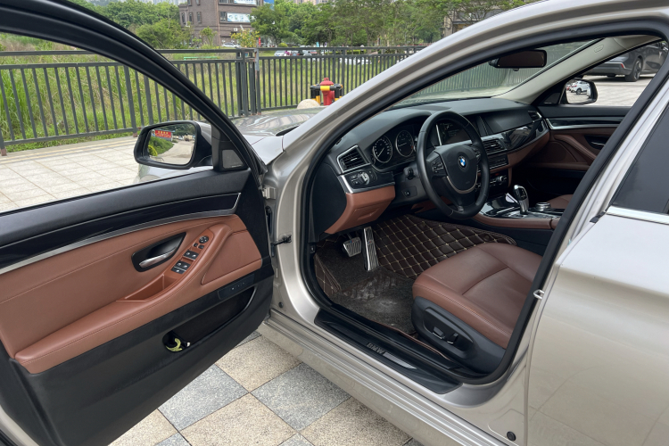 宝马5系 2014款 520Li 典雅型中控内饰20
