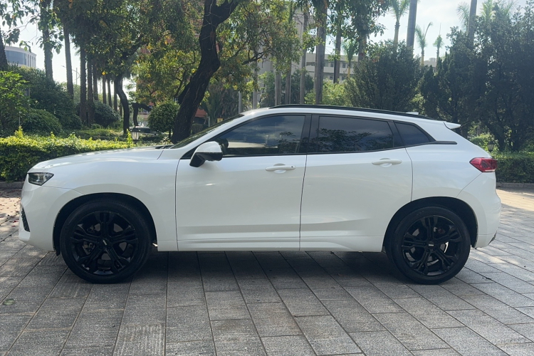 魏牌 VV7 2017款 2.0T 旗舰型车身外观4