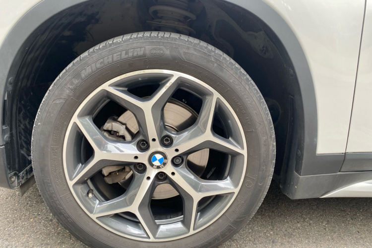 宝马X1 2018款 sDrive18Li 尊享型车身外观56