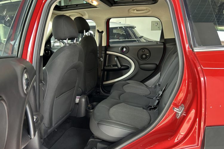 MINI Countryman 2016款 1.6T COOPER ALL4 Fun装备控中控内饰21