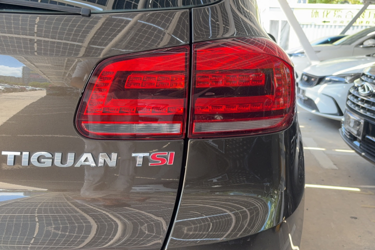 大众 途观 2013款 1.8TSI 自动两驱舒适版车身外观9