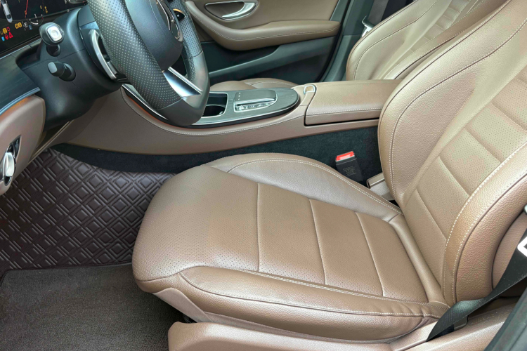 奔驰E级 2022款 改款三 E 300 L 运动豪华型局部细节19