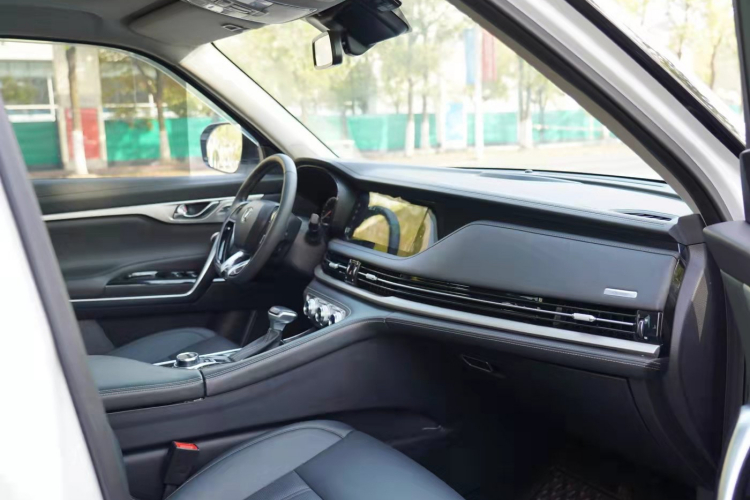 长安CS95 2019款 2.0T 两驱豪华型中控内饰7003