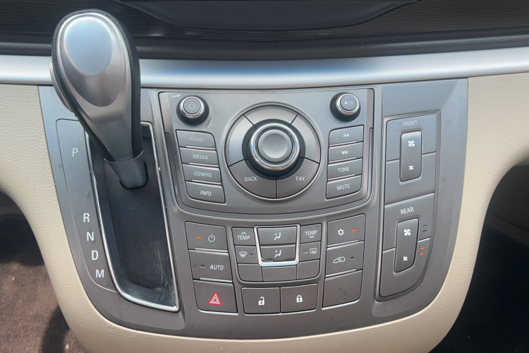 别克GL8 2013款 2.4L CT豪华商务舒适版局部细节18