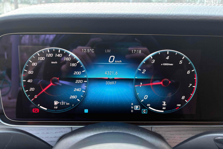 奔驰E级 2022款 改款三 E 300 L 运动豪华型中控内饰15