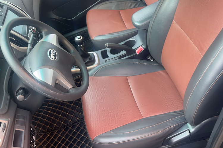 比亚迪F3 2015款 节能版 1.5L 手动舒适型中控内饰19