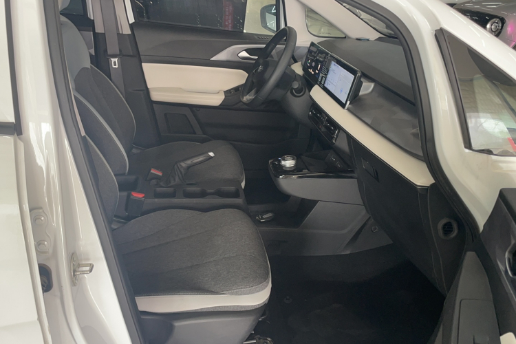 吉利几何E萤火虫 2024款 301km 流光局部细节41