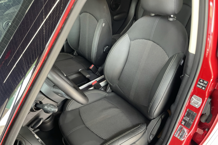 MINI Countryman 2016款 1.6T COOPER ALL4 Fun装备控中控内饰19