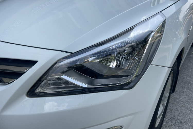 现代 瑞纳 2014款 1.4L 自动智能型GLS局部细节36