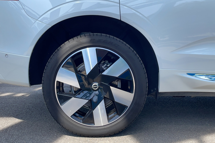 沃尔沃XC60新能源 2024款 T8 插电混动 长续航四驱智雅豪华版车身外观6008