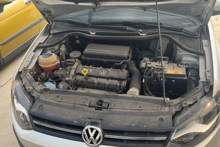 大众 2012款 1.6L Cross Polo AT机舱底盘24