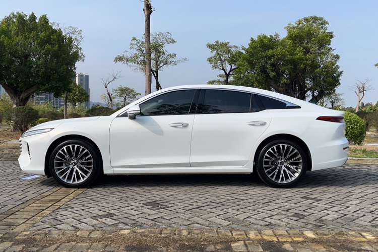 奔腾B70 2024款 龙腾版 1.5T 领跃型车身外观4