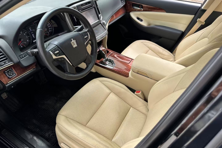 丰田 皇冠 2015款 2.5L 智享版中控内饰20