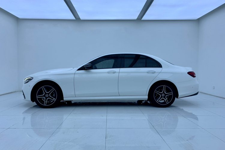 奔驰E级(进口) 2022款 E 260 时尚型运动版车身外观4
