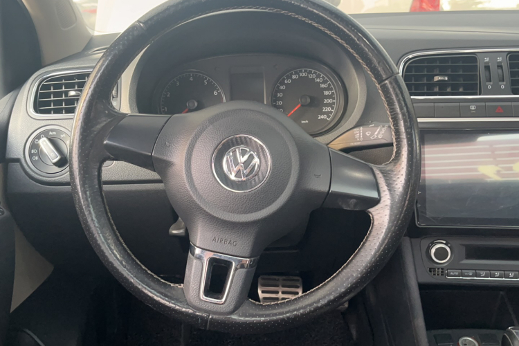 大众 2012款 1.6L Cross Polo AT中控内饰13