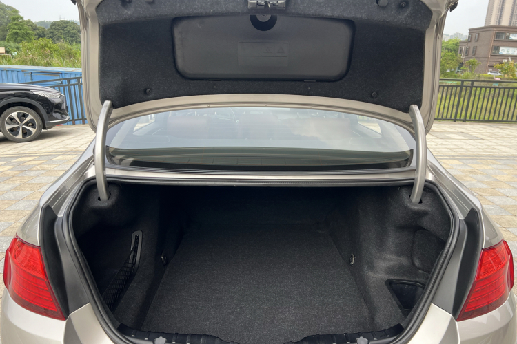 宝马5系 2014款 520Li 典雅型中控内饰23