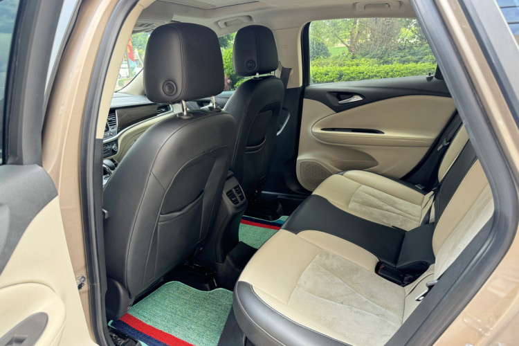 别克 威朗 2019款 三厢 15S 自动领先型中控内饰7004