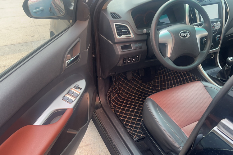 比亚迪F3 2015款 节能版 1.5L 手动舒适型中控内饰20